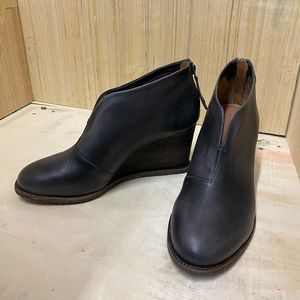 TRASK CLOSED TOE WEDGES